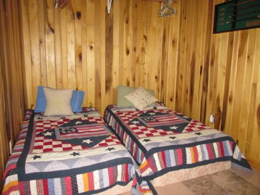 storage_with_beds