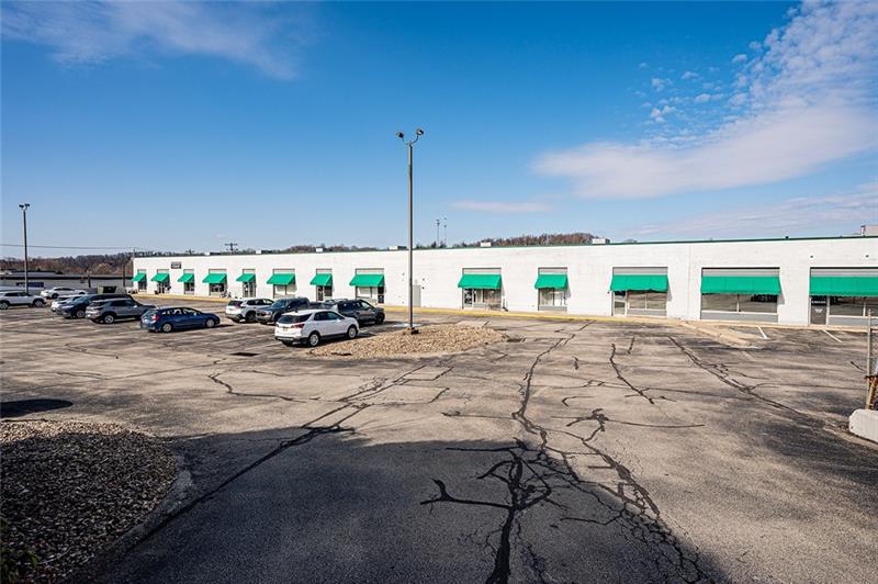 Front w/Parking Lot 4